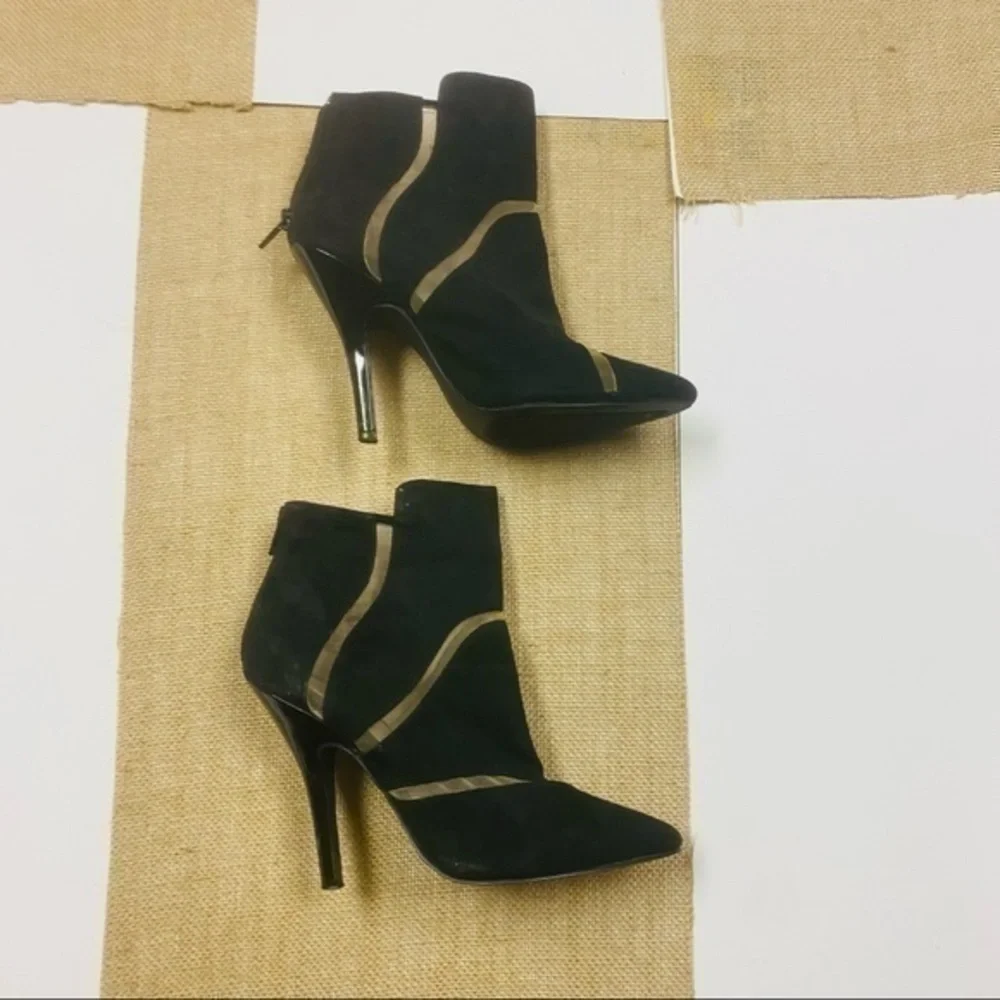 JustFab Black Suede Mireille Casual Booties, size 5.5M